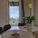 Lägenhet Luminous Flat With Attic With Pool *