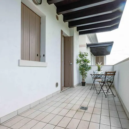 Luminous Flat With Attic With Pool Lägenhet *