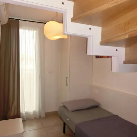 Apartamento Luminous Flat With Attic With Pool
