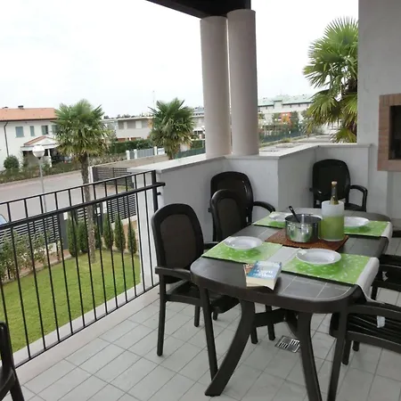 Apartamento Luminous Flat With Attic With Pool