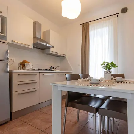 Luminous Flat With Pool Apartament *