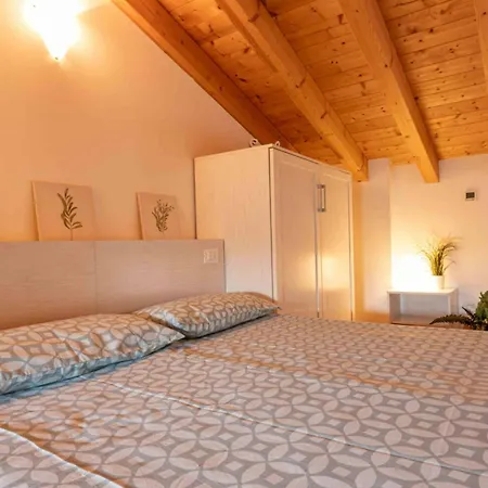 Apartament Luminous Flat With Pool