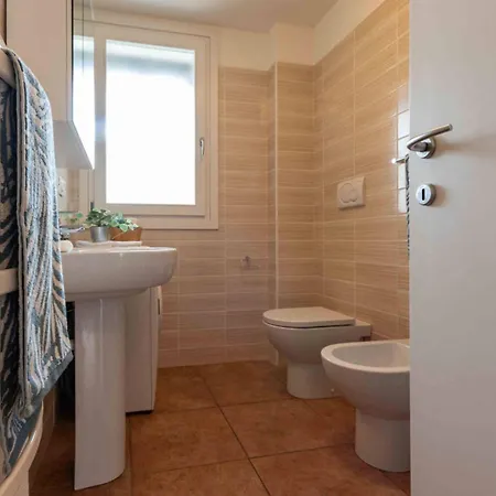 Luminous Flat With Attic With Pool 比比翁