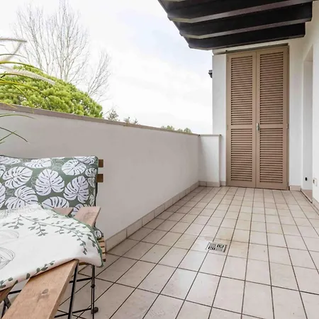 Apartamento Luminous Flat With Attic With Pool Bibione