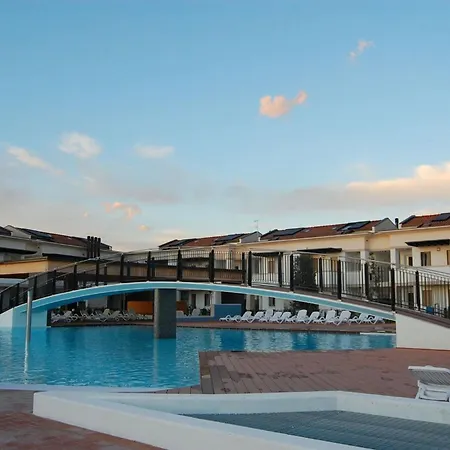 Luminous Flat With Pool Apartament