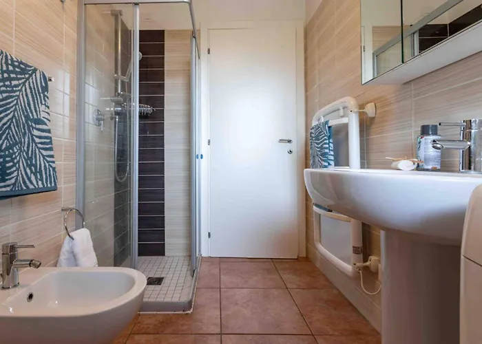 Luminous Flat With Attic With Pool Lejlighed *
