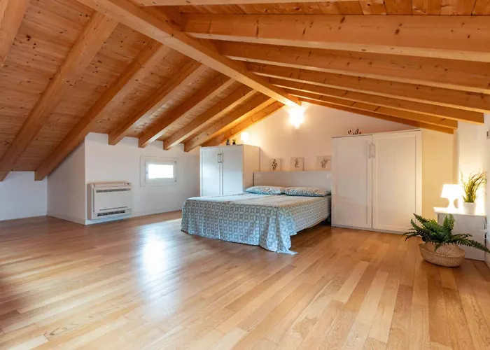 Luminous Flat With Attic With Pool Апартаменты Бибионе