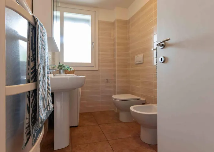 Luminous Flat With Attic With Pool Бибионе