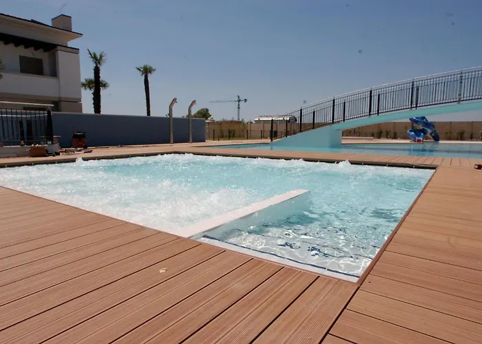 Luminous Flat With Attic With Pool Apartament